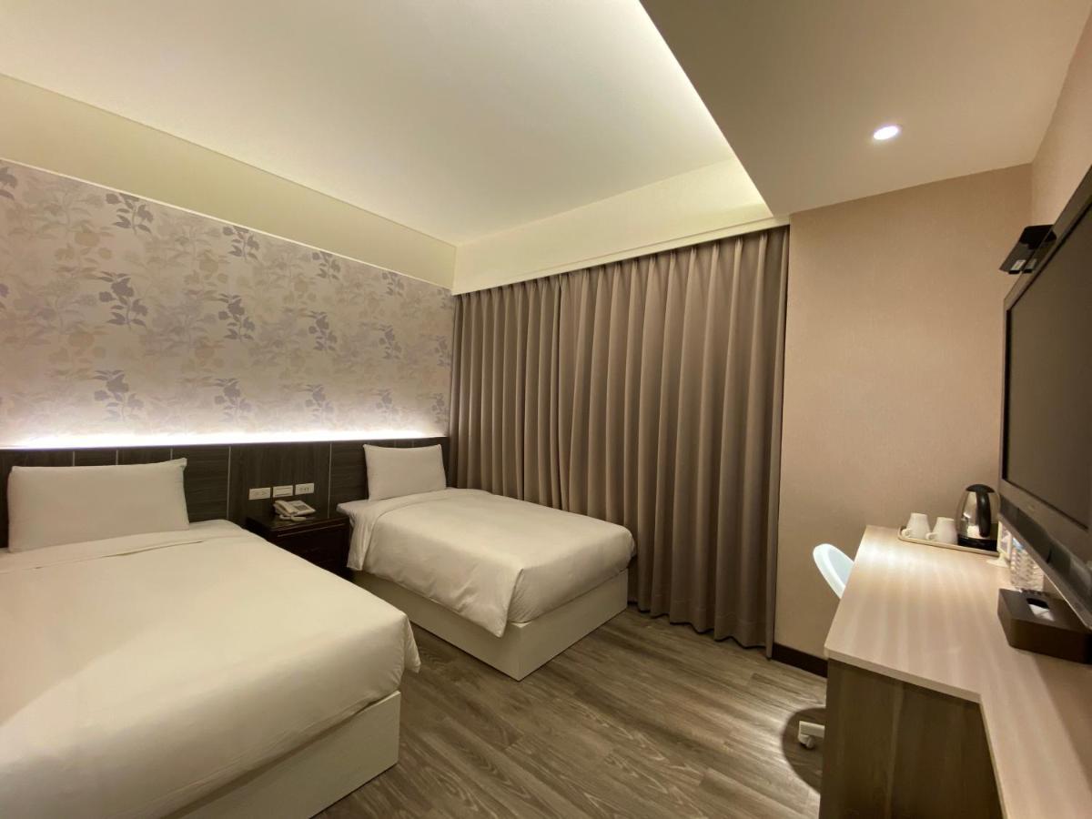 Chair Man Hotel Taipei Bagian luar foto