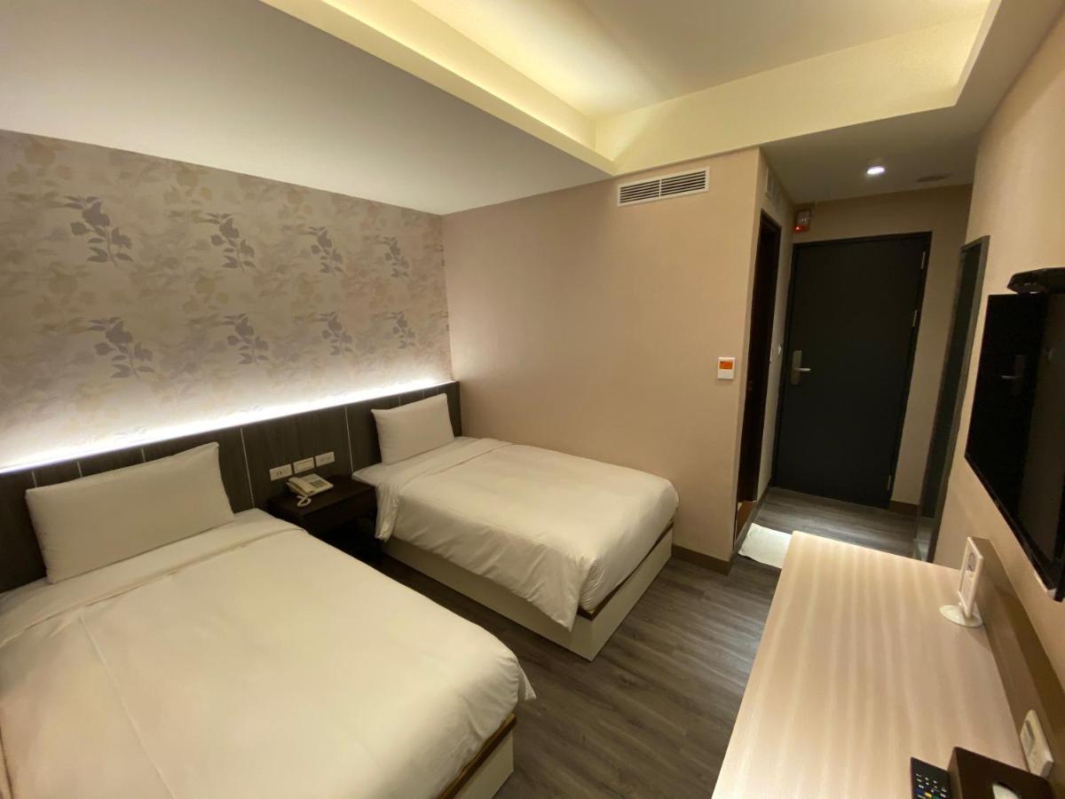 Chair Man Hotel Taipei Bagian luar foto