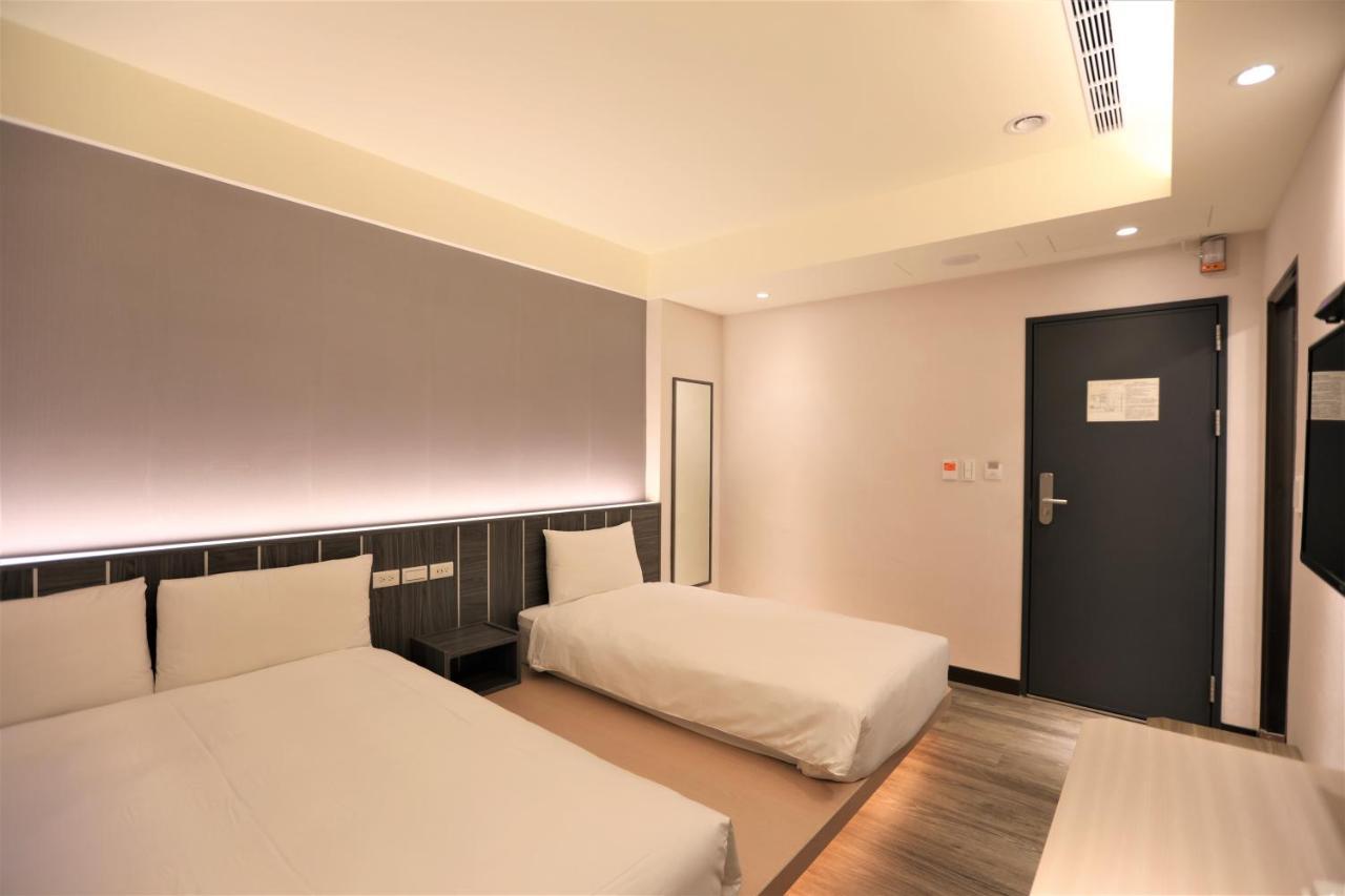 Chair Man Hotel Taipei Bagian luar foto