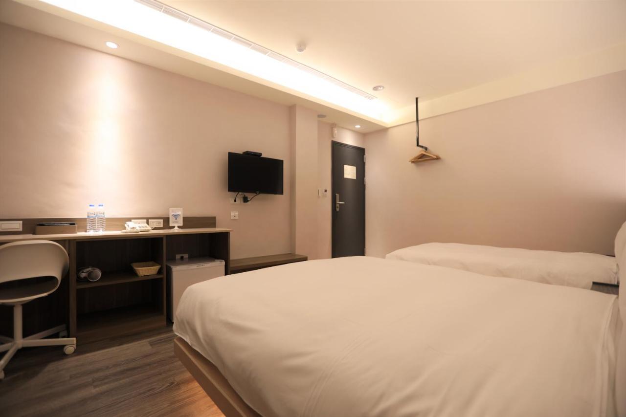 Chair Man Hotel Taipei Bagian luar foto