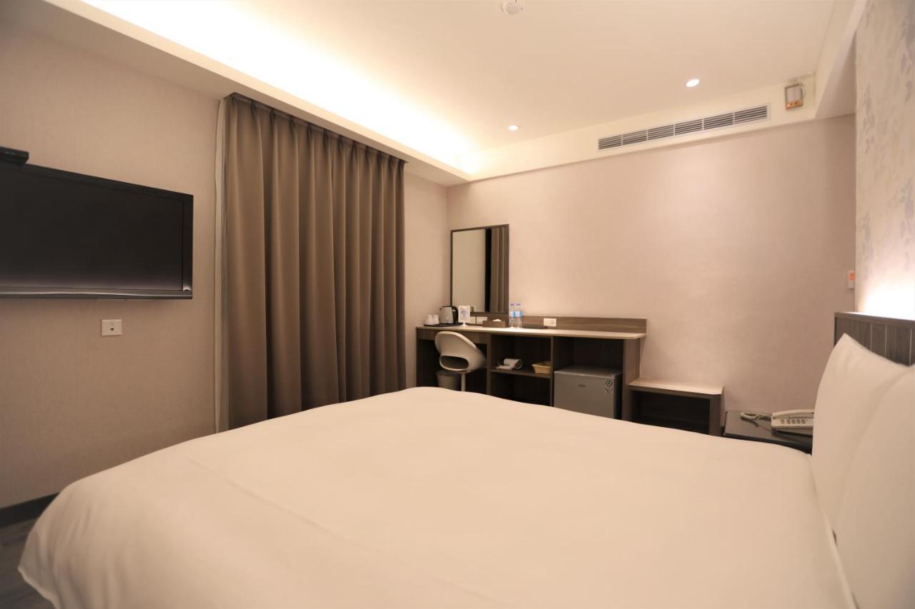 Chair Man Hotel Taipei Bagian luar foto