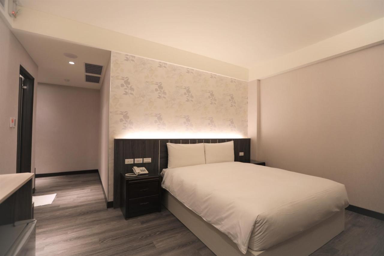 Chair Man Hotel Taipei Bagian luar foto
