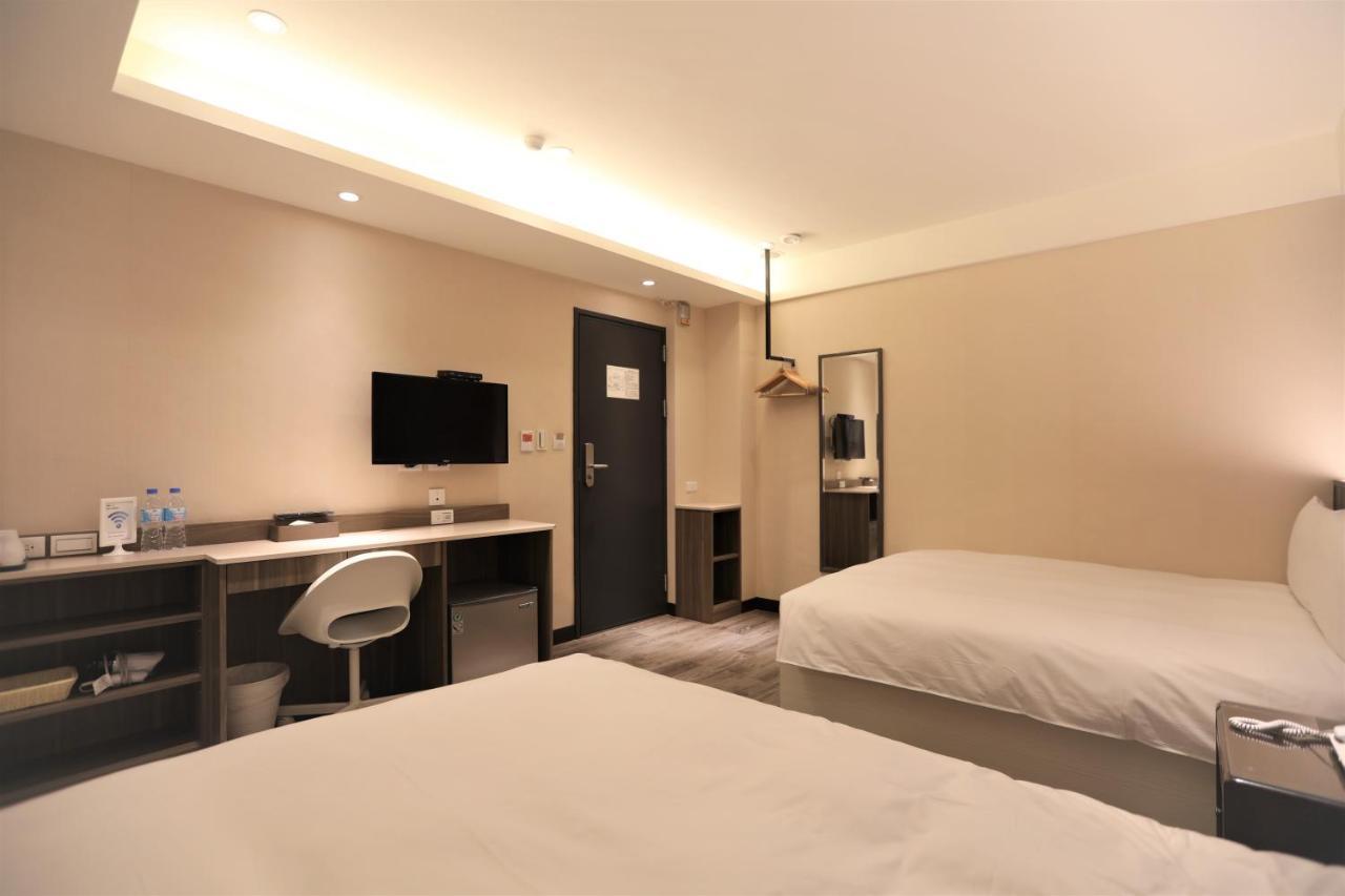 Chair Man Hotel Taipei Bagian luar foto