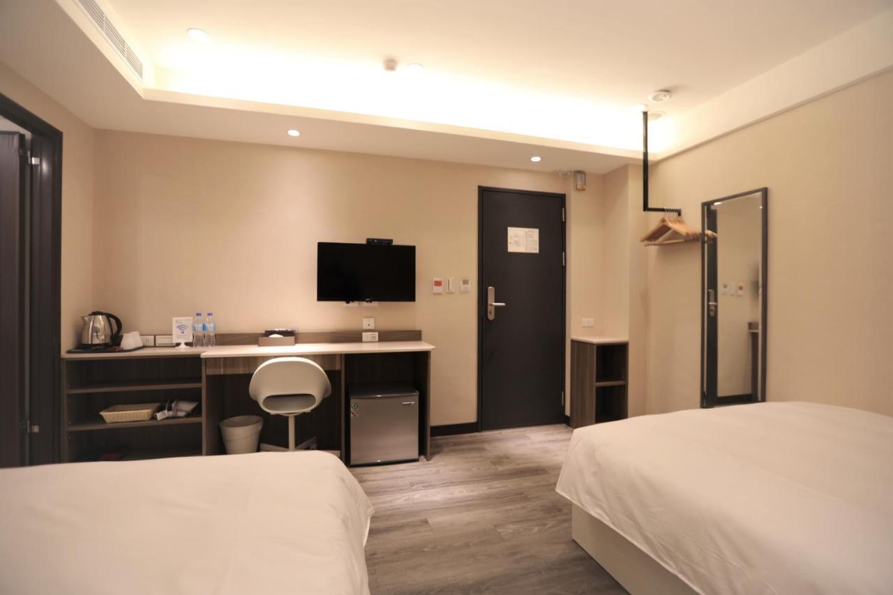 Chair Man Hotel Taipei Bagian luar foto