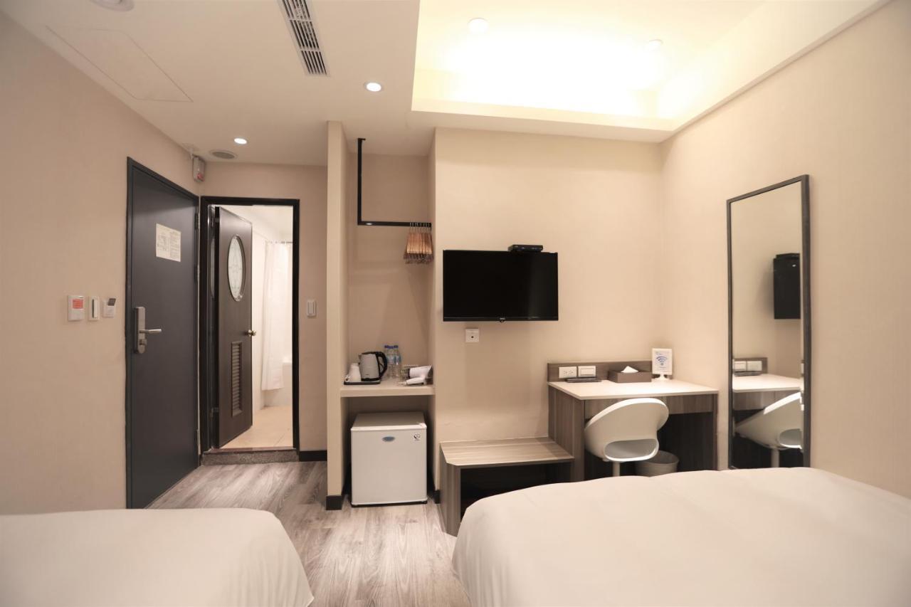 Chair Man Hotel Taipei Bagian luar foto