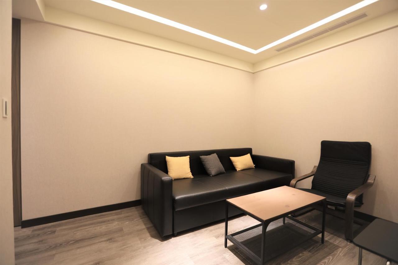 Chair Man Hotel Taipei Bagian luar foto