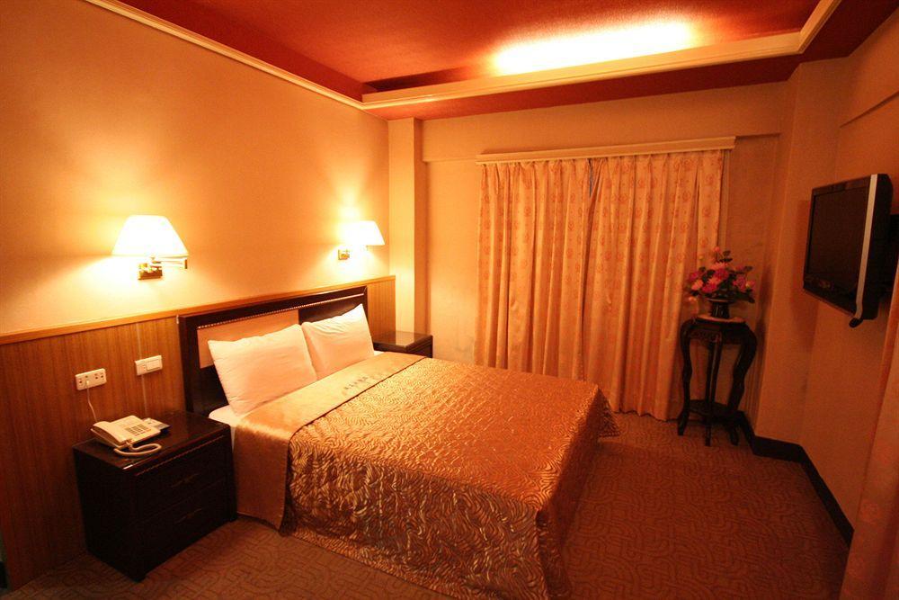 Chair Man Hotel Taipei Bagian luar foto